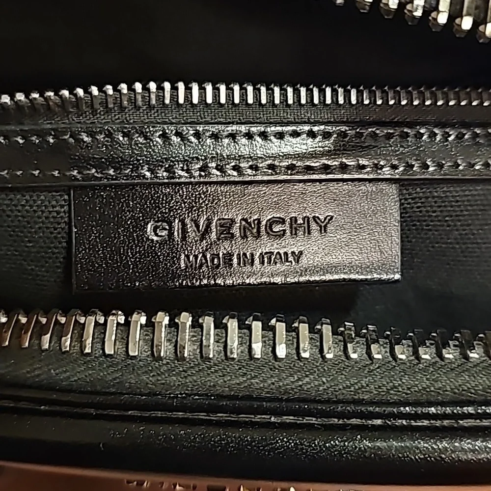 Authentic Givenchy Antigona Small in Smooth Black - Picture 14 of 16